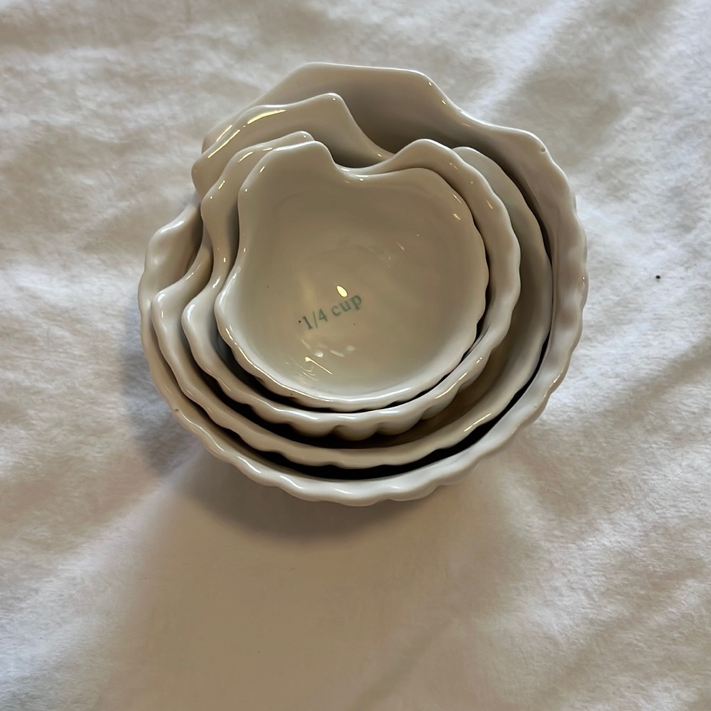 Cracker Barrel sea shell nesting measuring cups